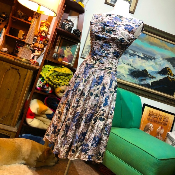 Vintage Dresses & Skirts - 1950s Silk Floral Dress